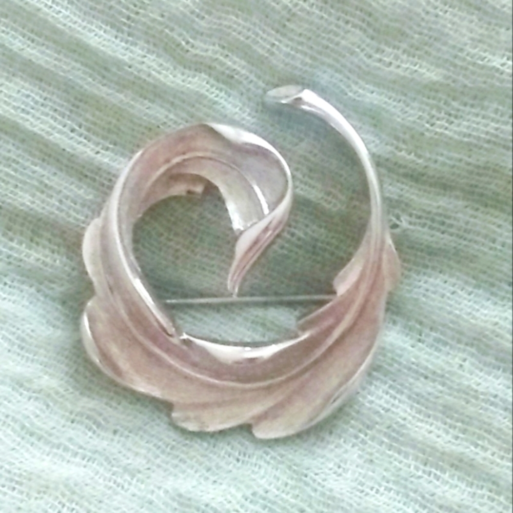 Vintage Rare Monet Silver Tone Feather Leaf Pin Brooch Jewelry